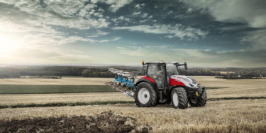 Steyr Expert CVT mit Lemken Pflug im Stoppelfeld