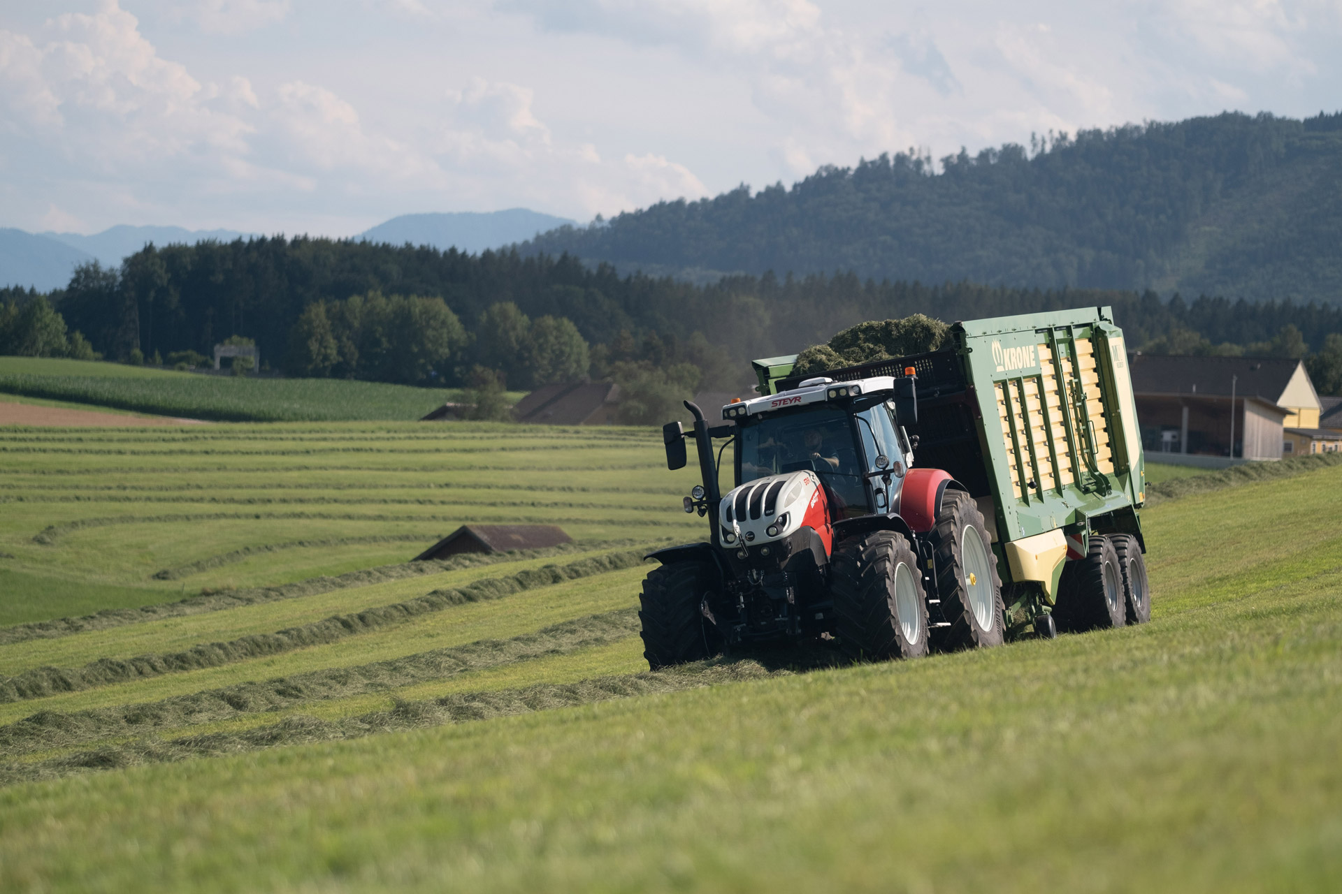 Krone Ladewagen mit Steyr Traktor