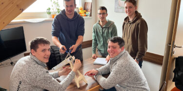 Junge Mitarbeiter nehmen an der Schwarzmayr Junior Akademie teil